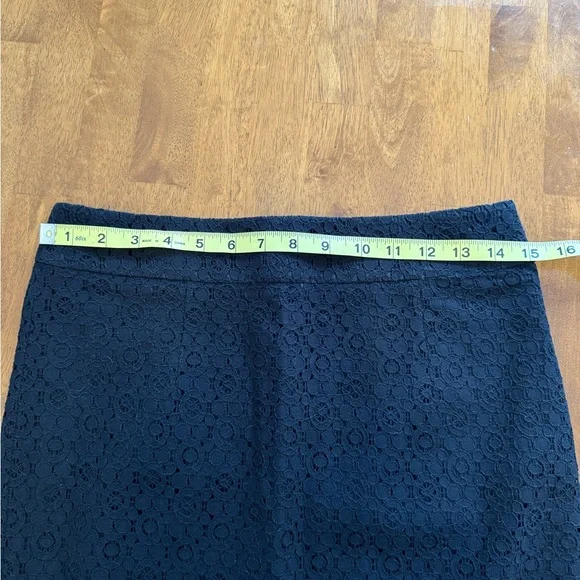 Banana Republic Pencil Skirt EUC size 4 black lace skirt - Picture 7 of 7